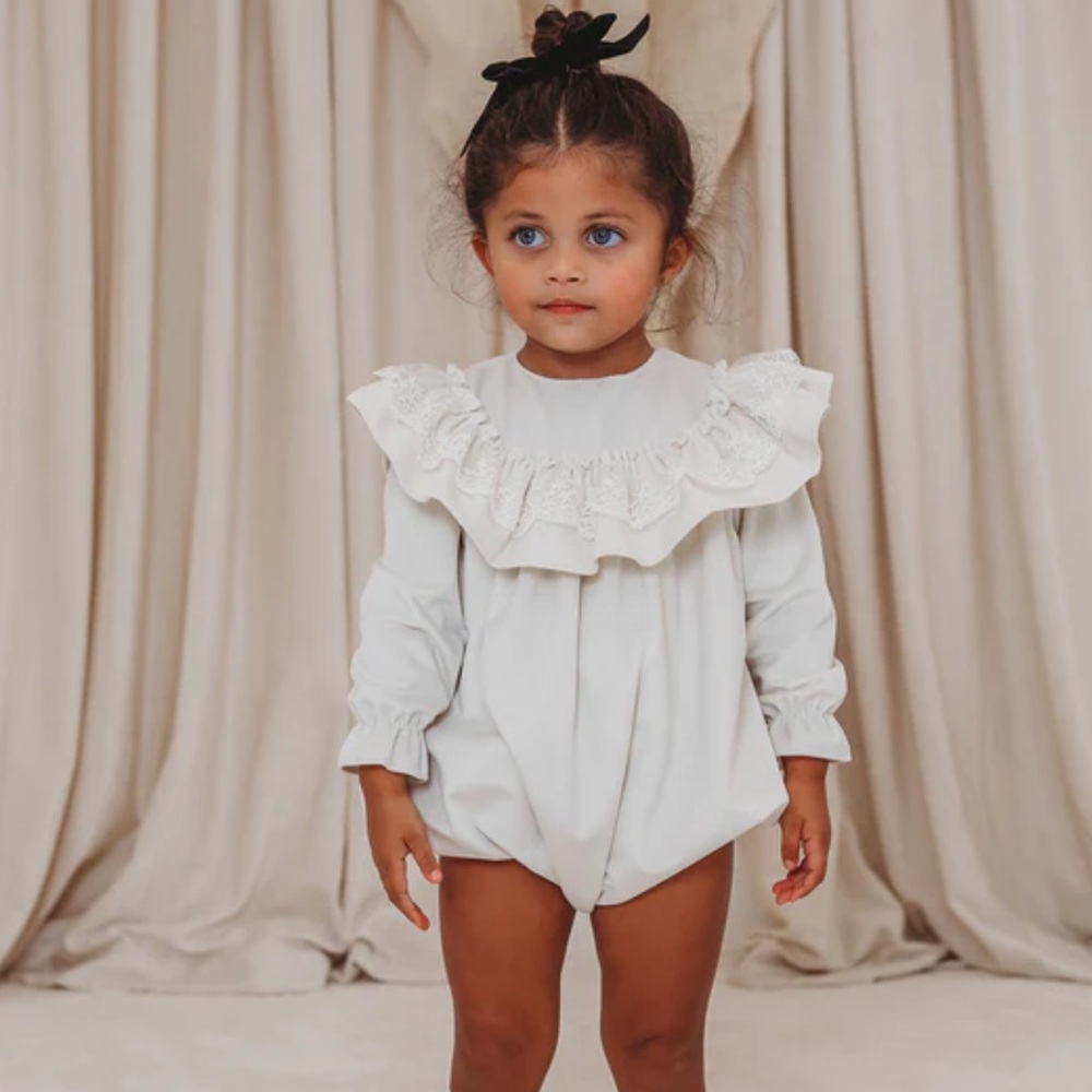 ROSE & ALBERT EXCLUSIVE
Margot Ivory velvet & lace romper Girls Size 3T